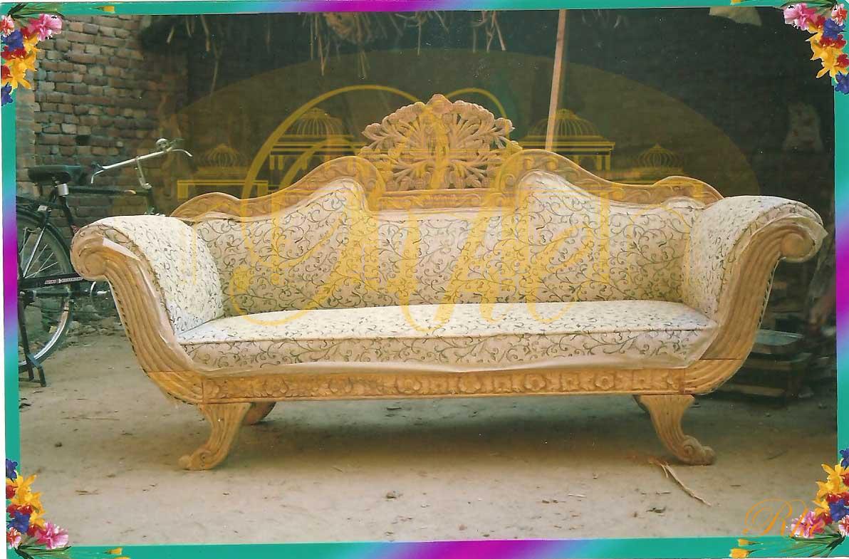 new design wedding firniture for 3 seater sofa made frrom wood and supirior quality kushan with decent colour